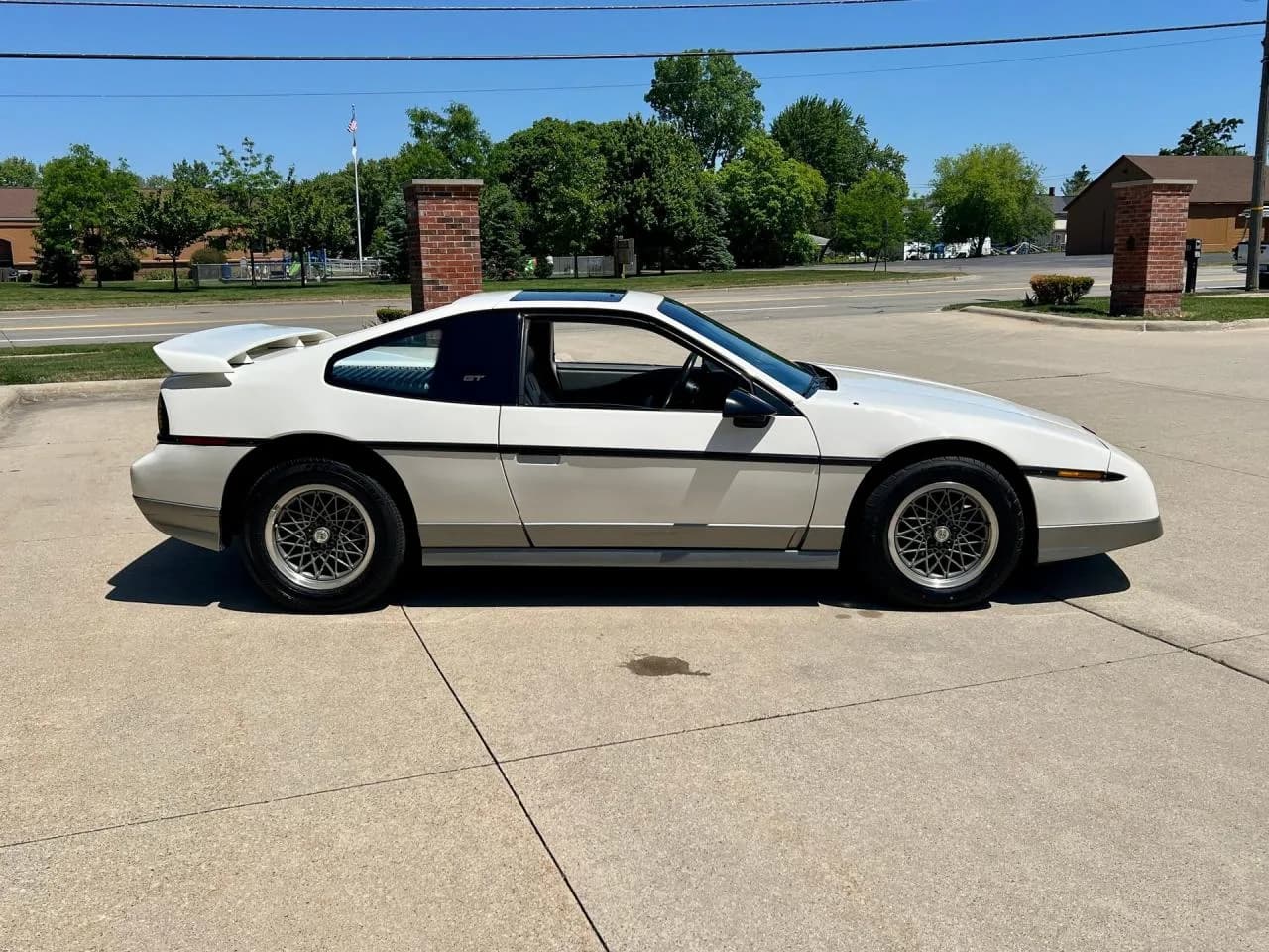 1985 Pontiac Fiero GT - Thumbnail 4