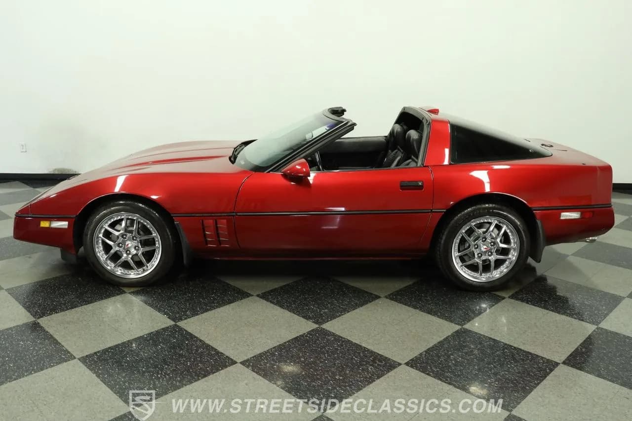 1990 Chevrolet Corvette - Thumbnail 2