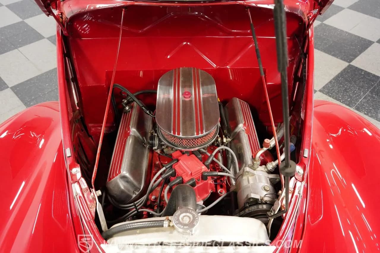 1937 Ford Tudor Humpback - Thumbnail 3