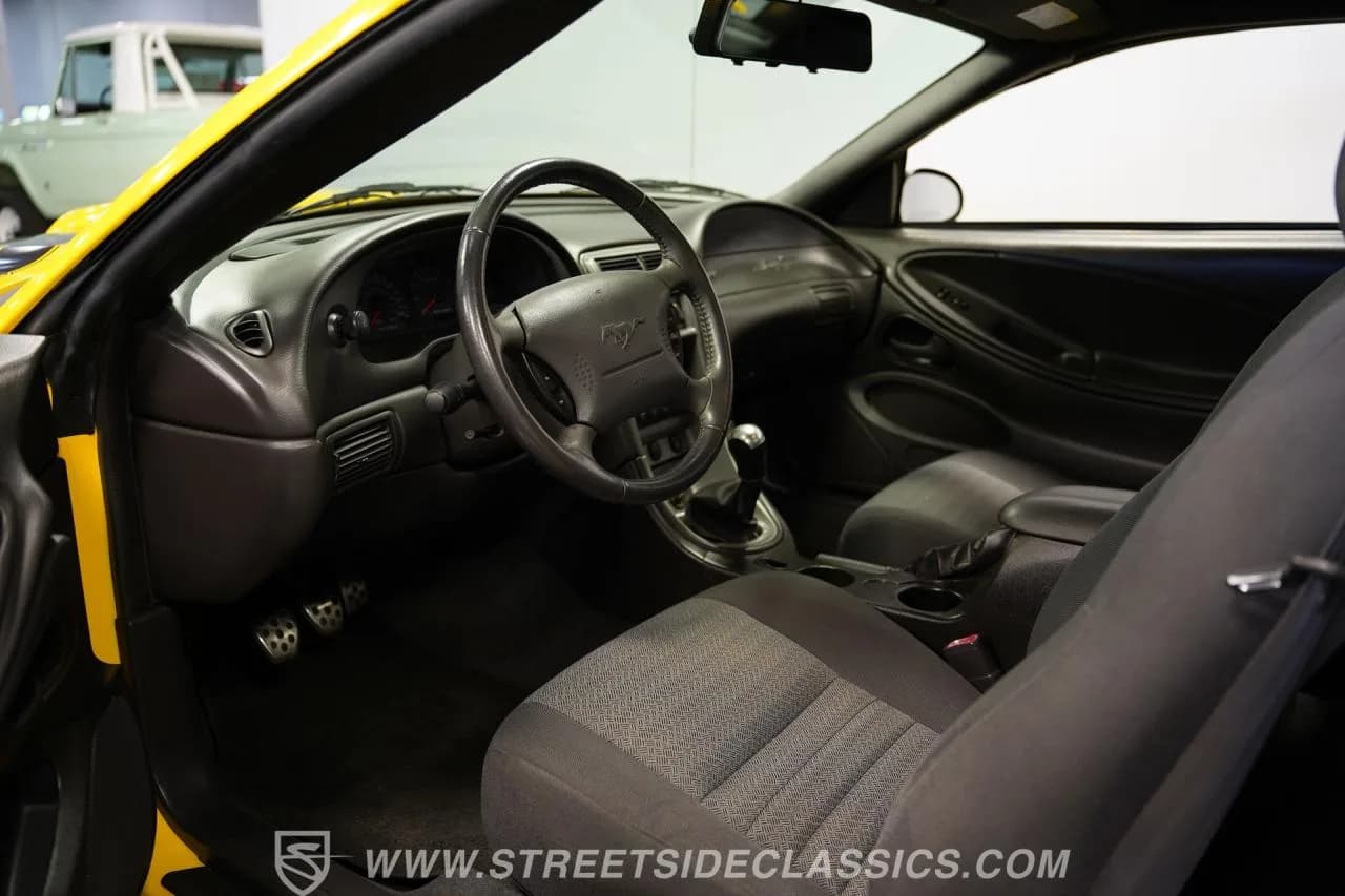 2004 Ford Mustang GT - Thumbnail 4
