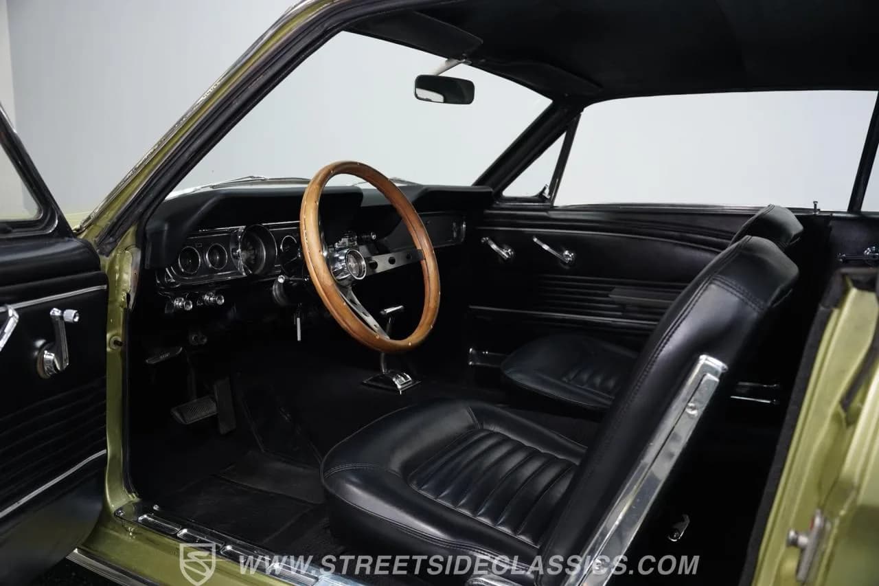 1966 Ford Mustang - Thumbnail 4
