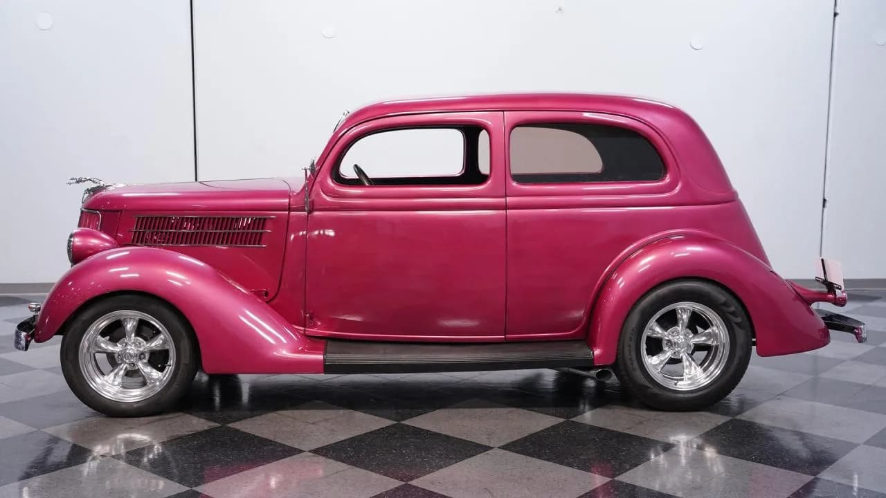 1936 Ford Deluxe Slantback - Thumbnail 2