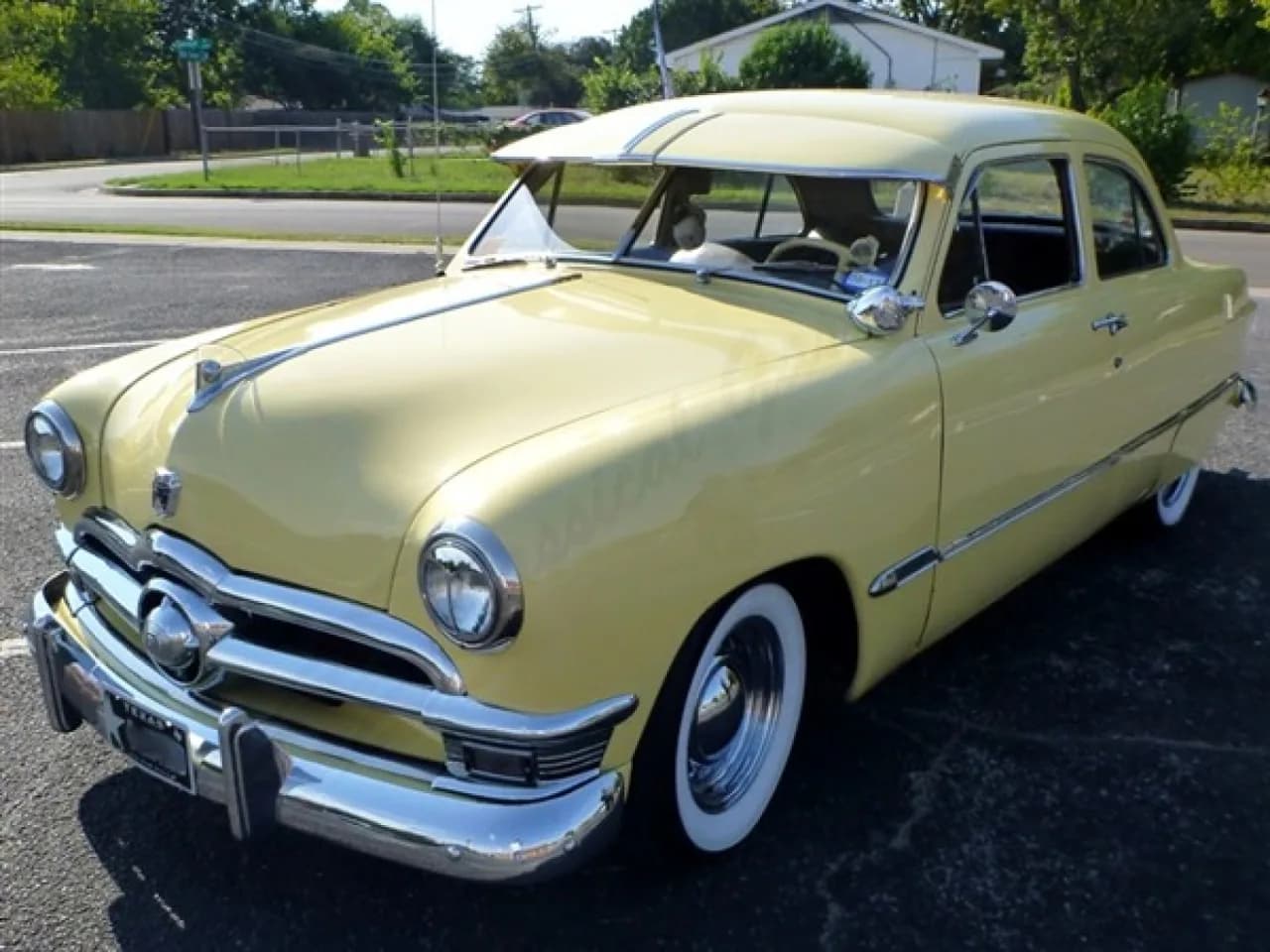 1950 Ford Custom Deluxe - Thumbnail 2