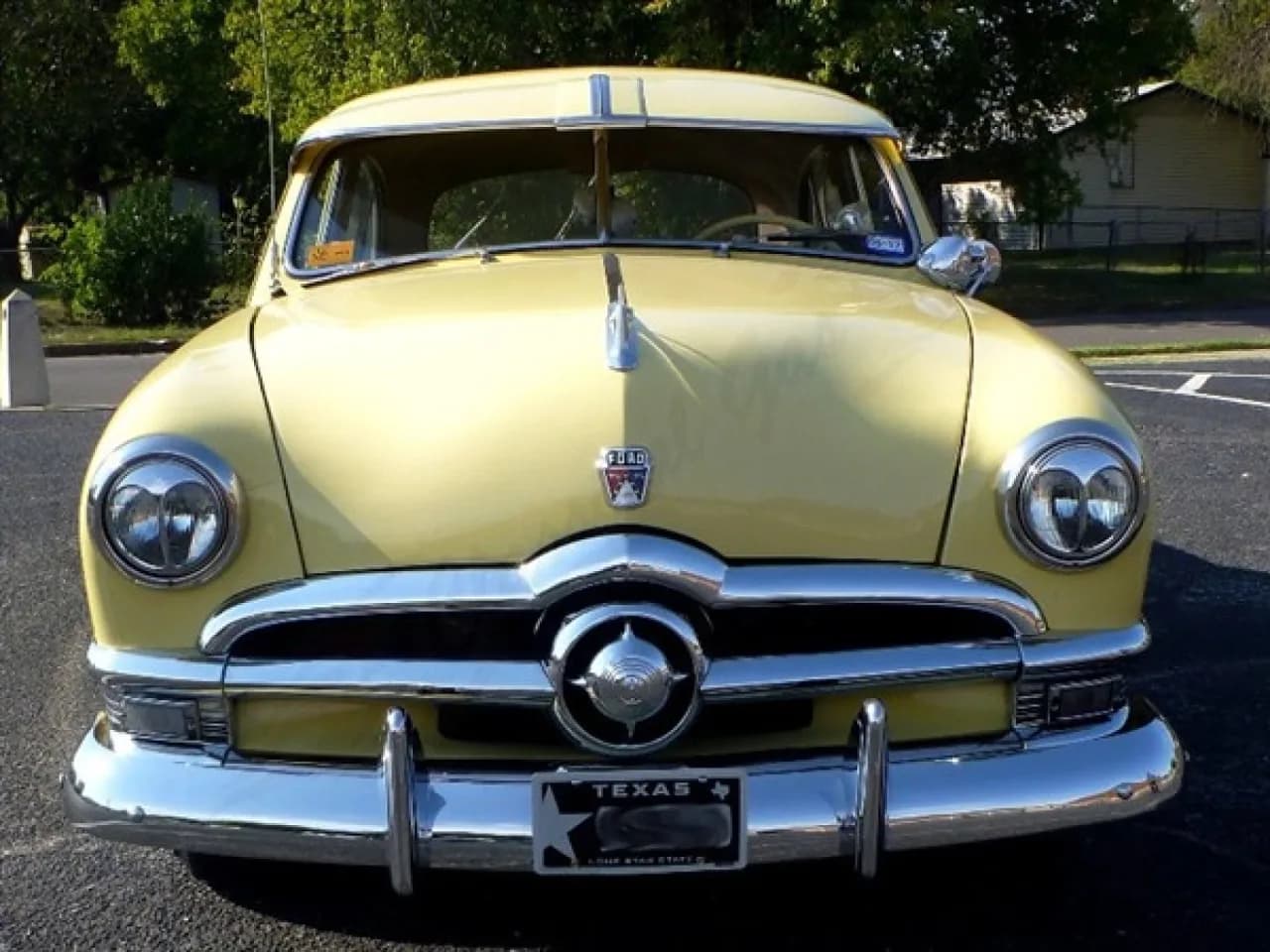 1950 Ford Custom Deluxe - Thumbnail 3