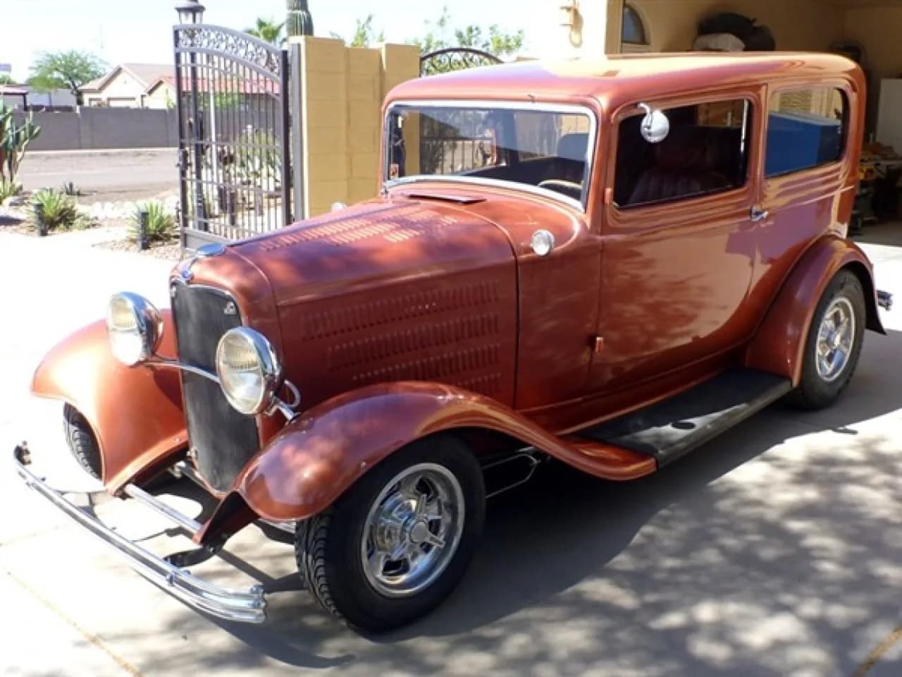 1932 Ford Tudor Sedan - Thumbnail 2