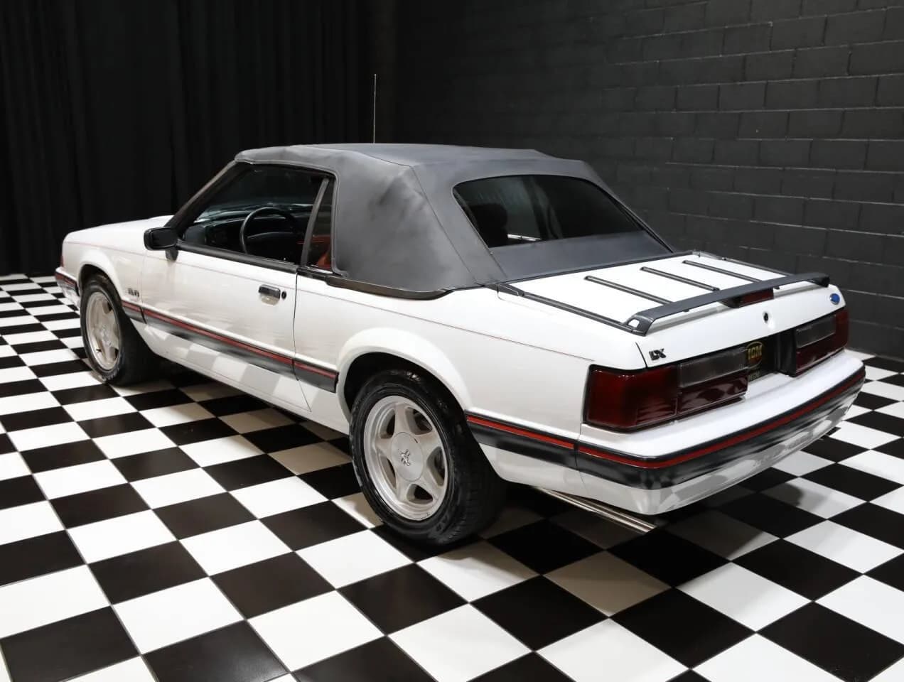 1991 Ford Mustang - Thumbnail 8