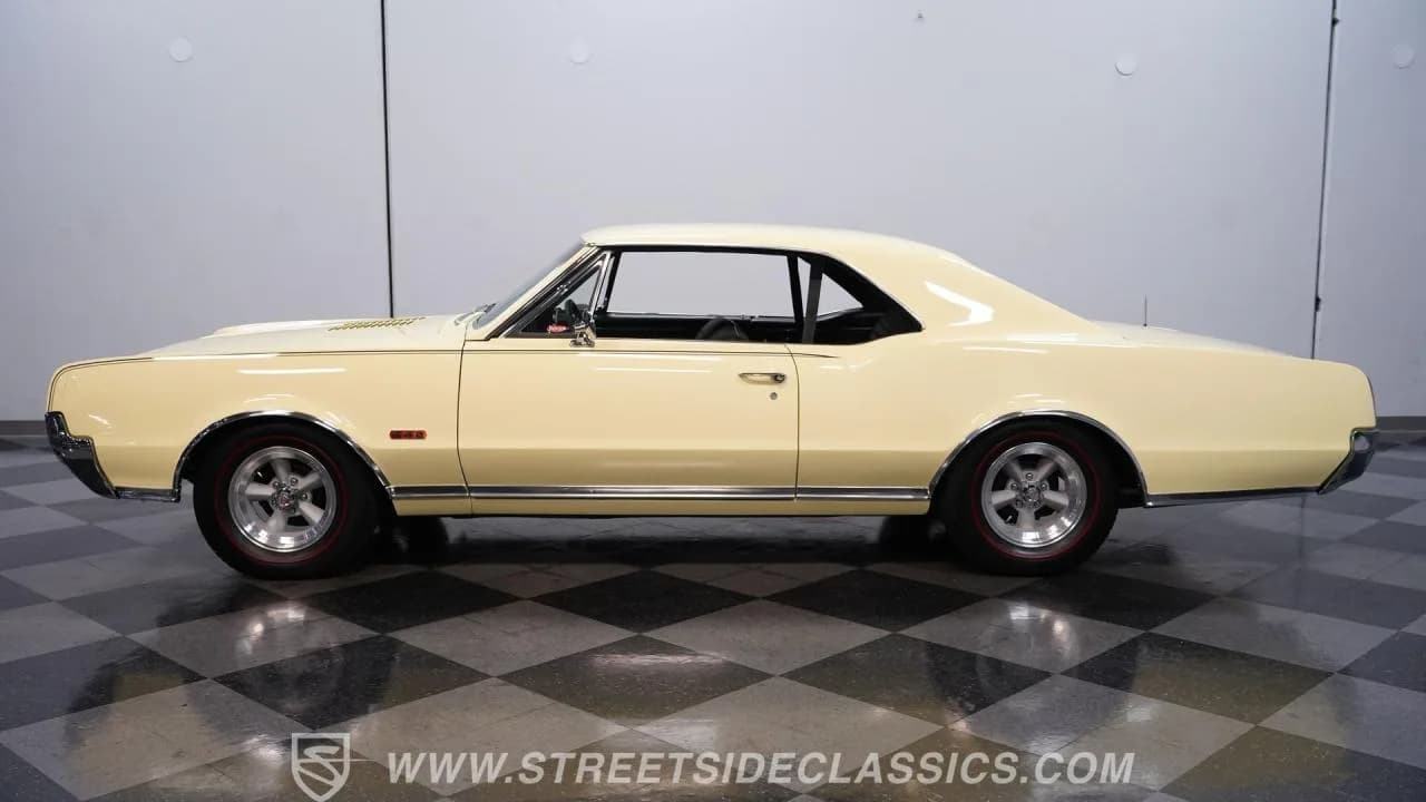 1967 Oldsmobile CUTLASS 442 - Thumbnail 2