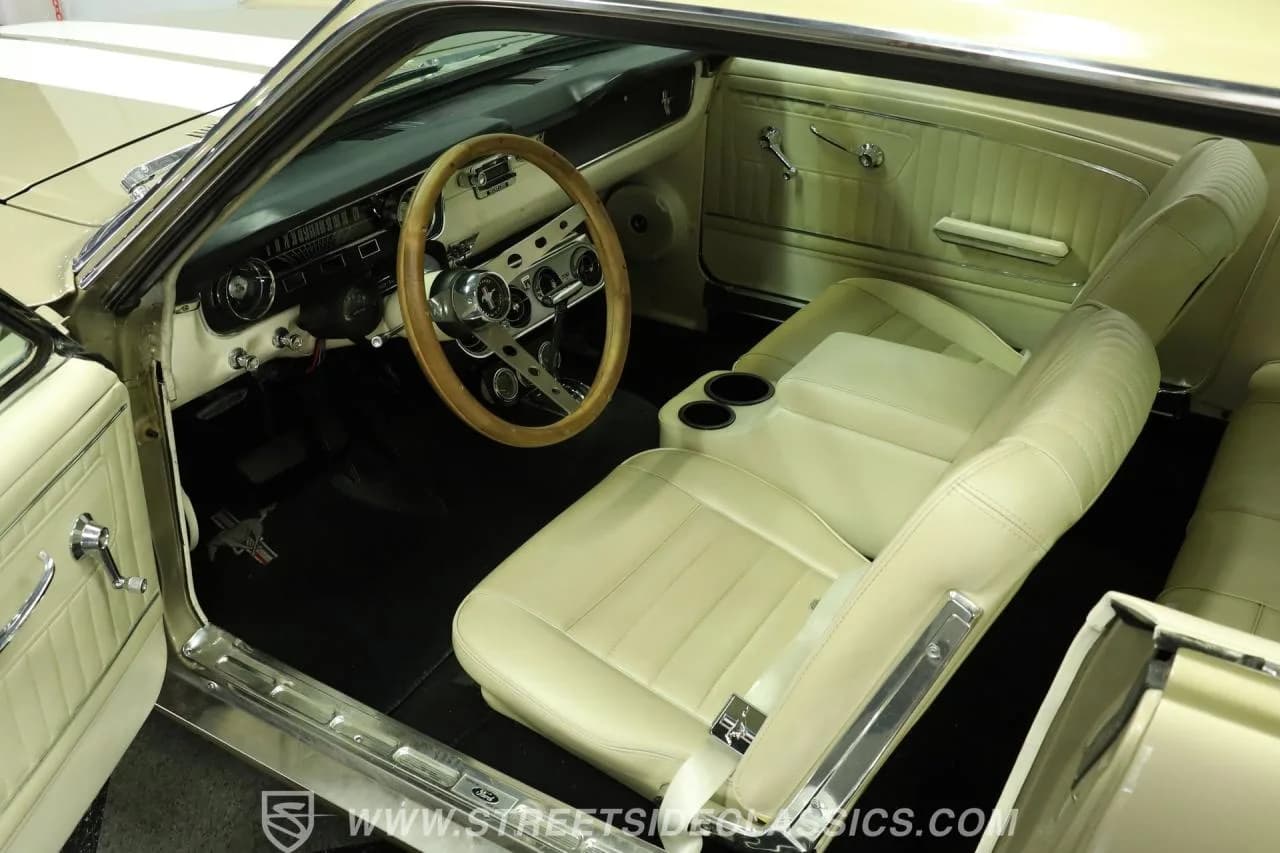 1965 Ford Mustang - Thumbnail 4