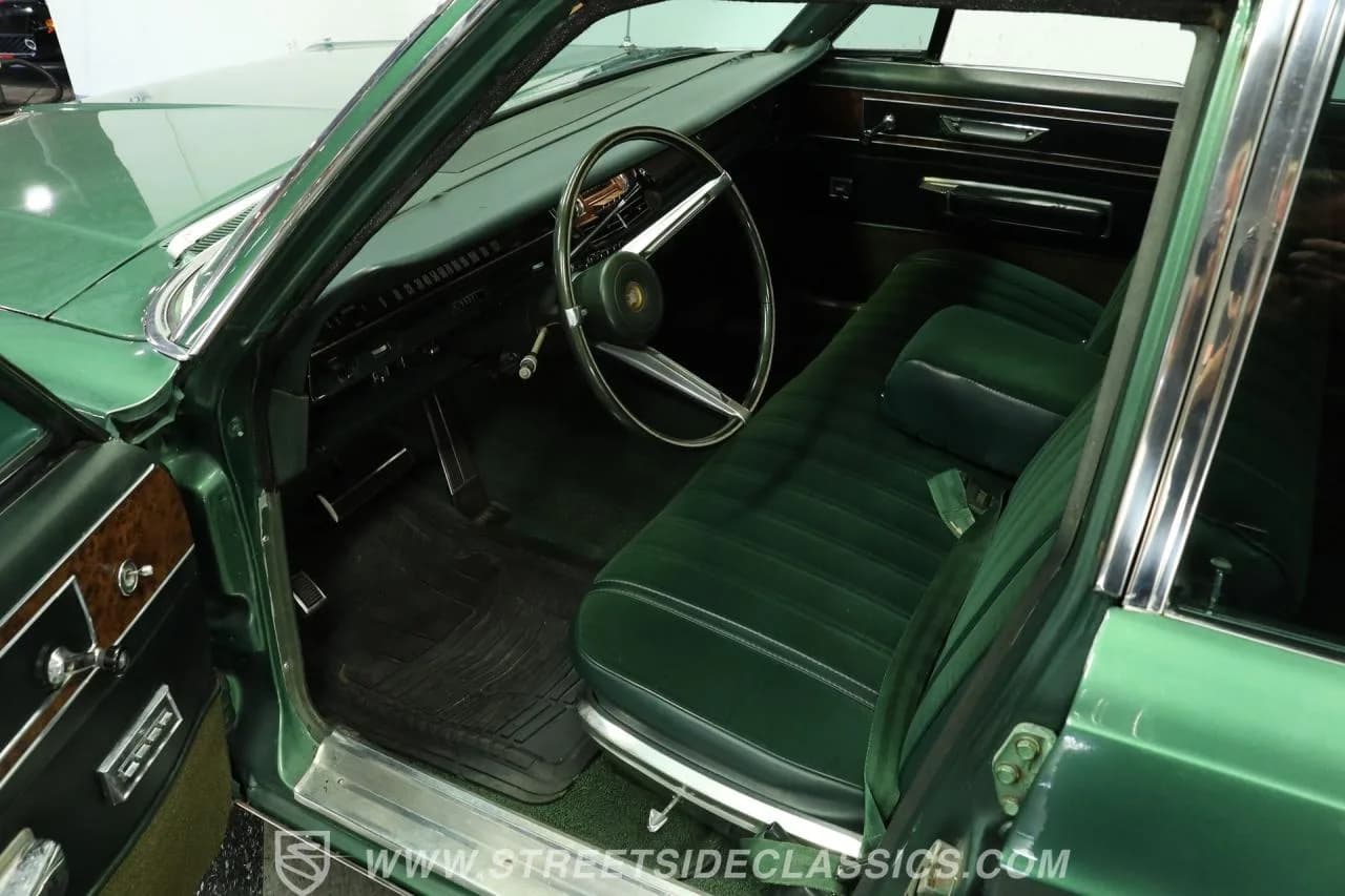 1968 Chrysler New Yorker - Thumbnail 4