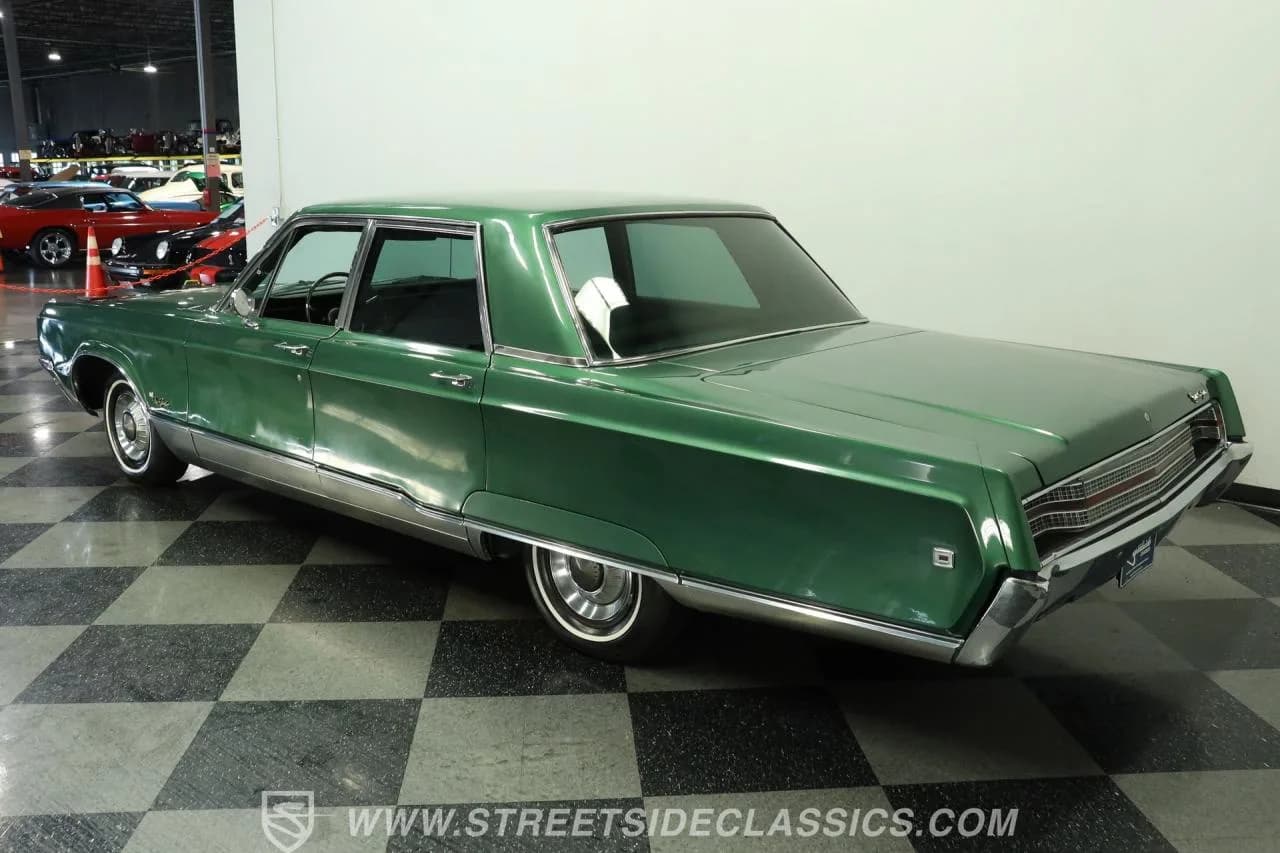 1968 Chrysler New Yorker - Thumbnail 7