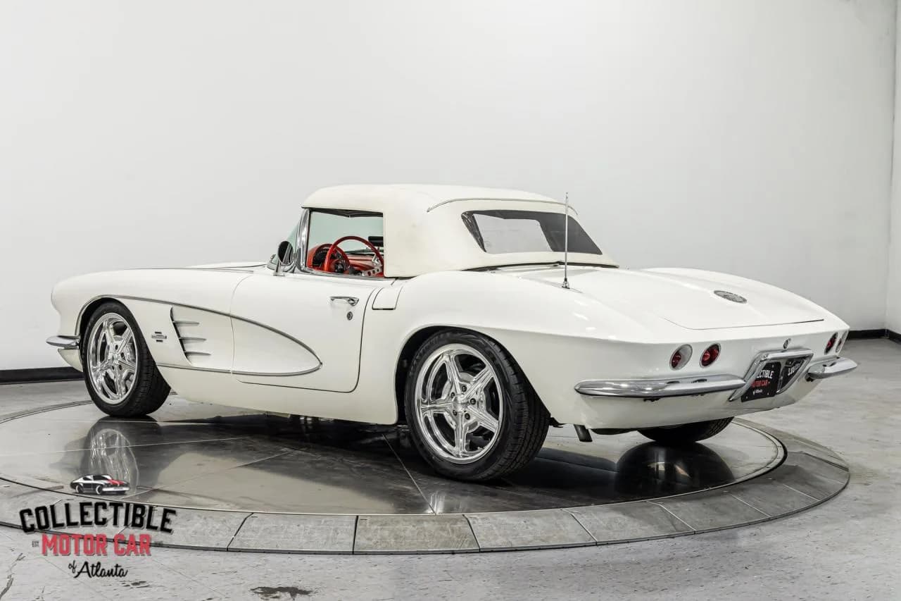 1961 Chevrolet Corvette - Thumbnail 8