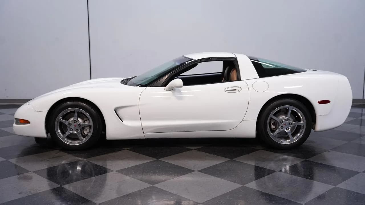 2004 Chevrolet Corvette - Thumbnail 2