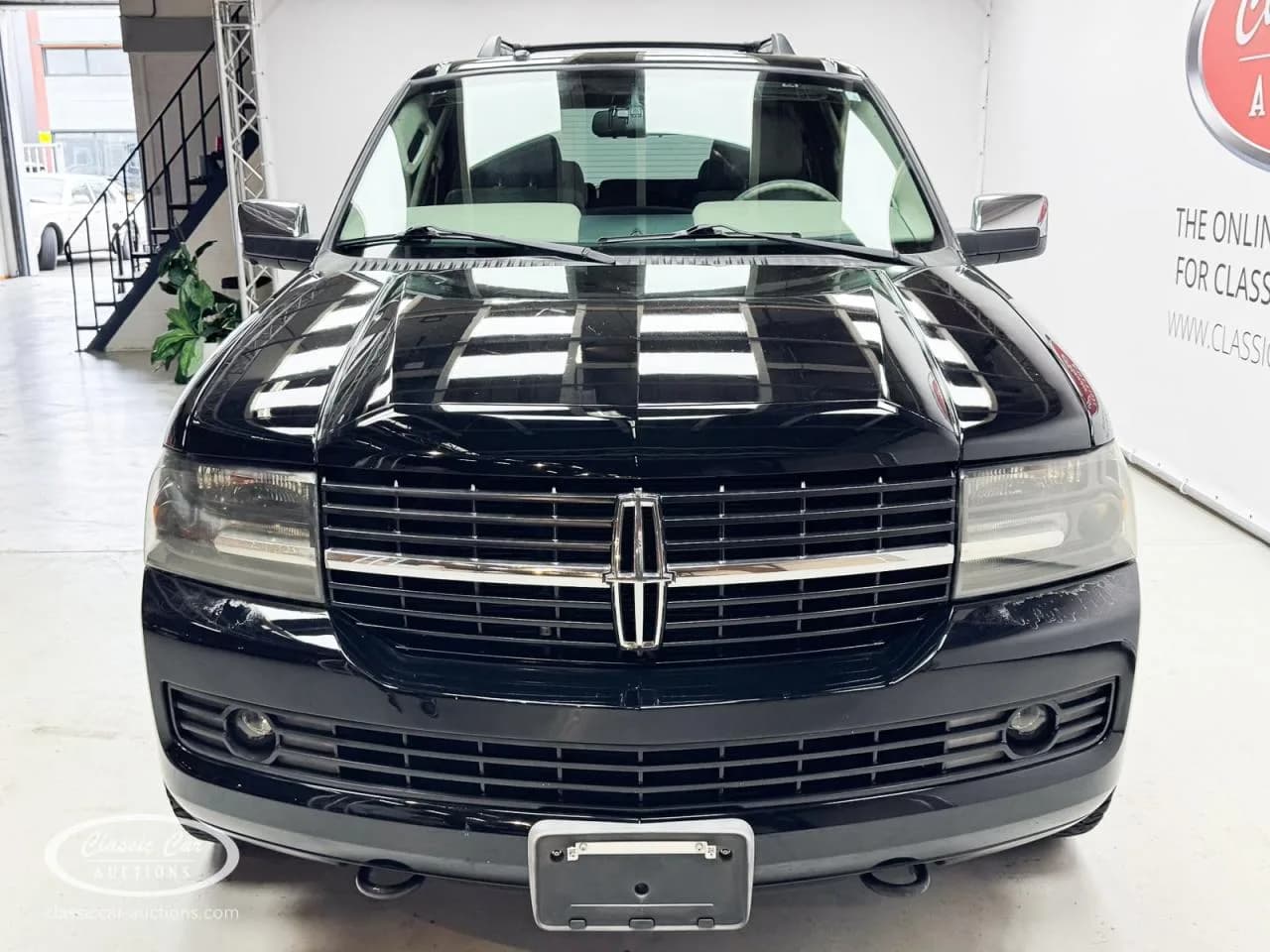 2009 Lincoln Navigator - Thumbnail 2