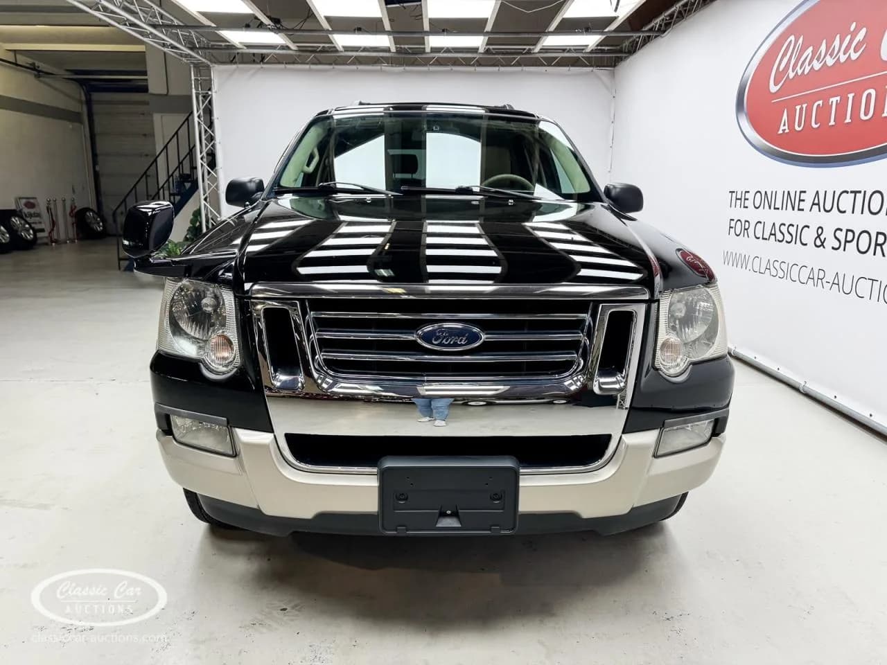 2010 Ford Explorer - Thumbnail 2