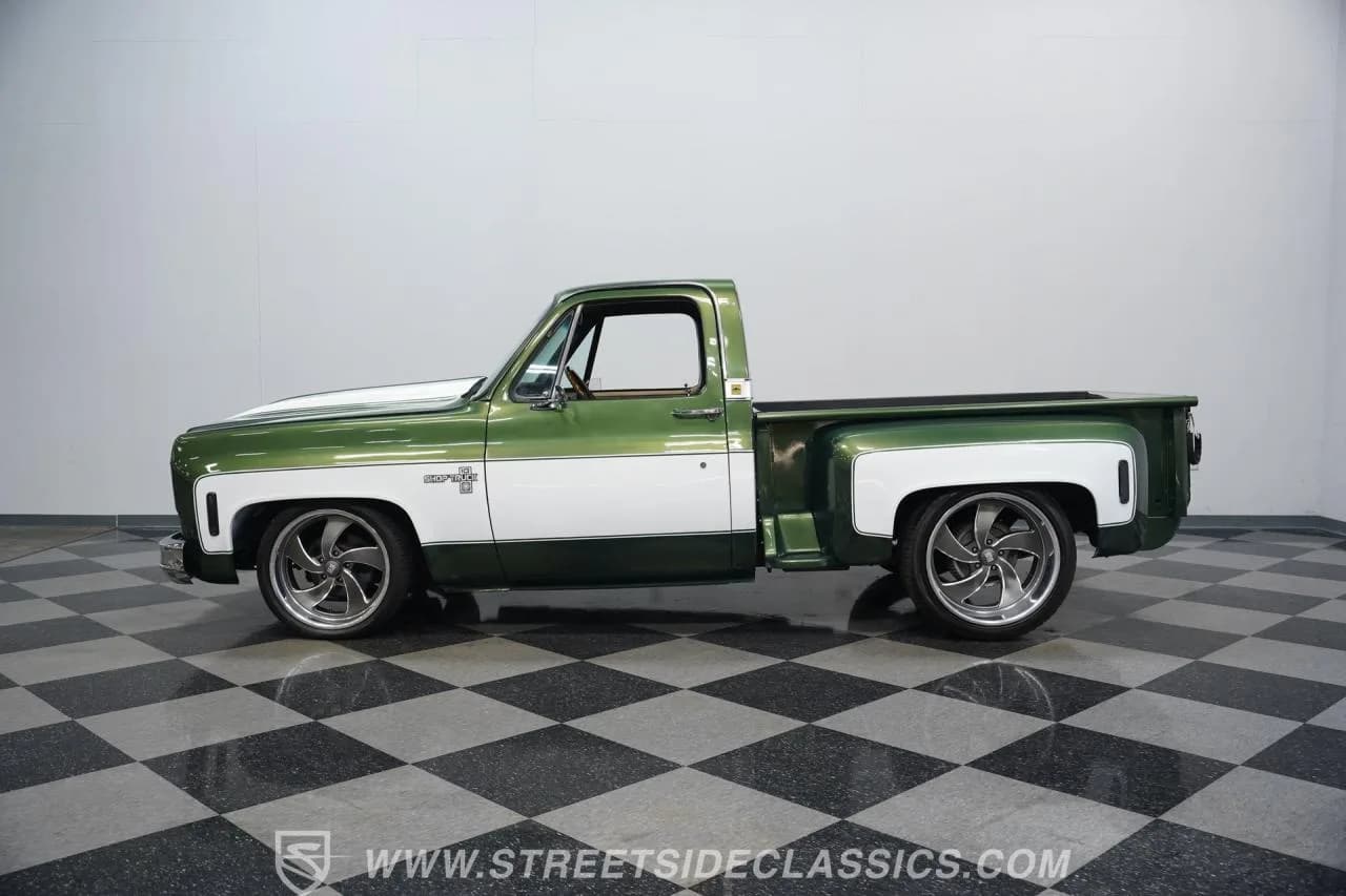 1974 Chevrolet C10 Stepside LS Restomod - Thumbnail 8
