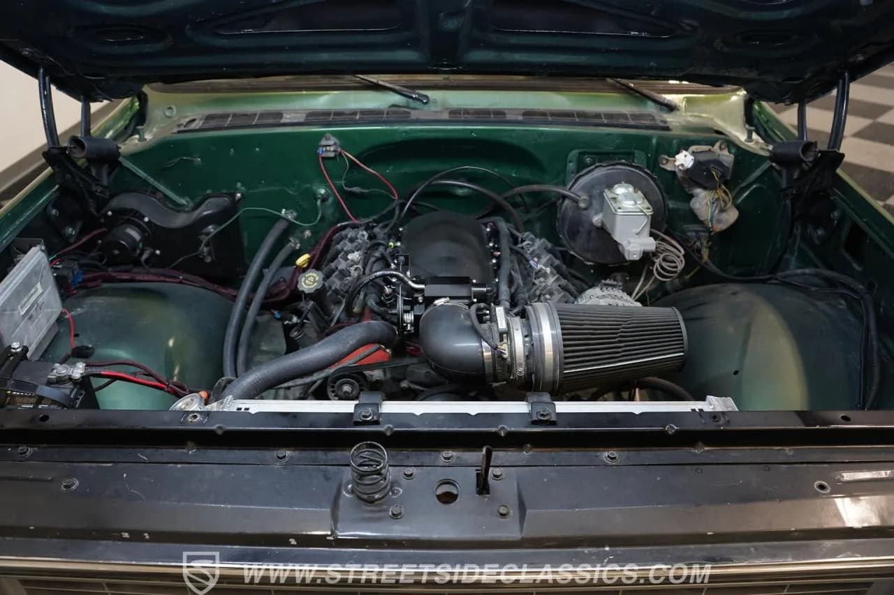 1974 Chevrolet C10 Stepside LS Restomod - Thumbnail 3