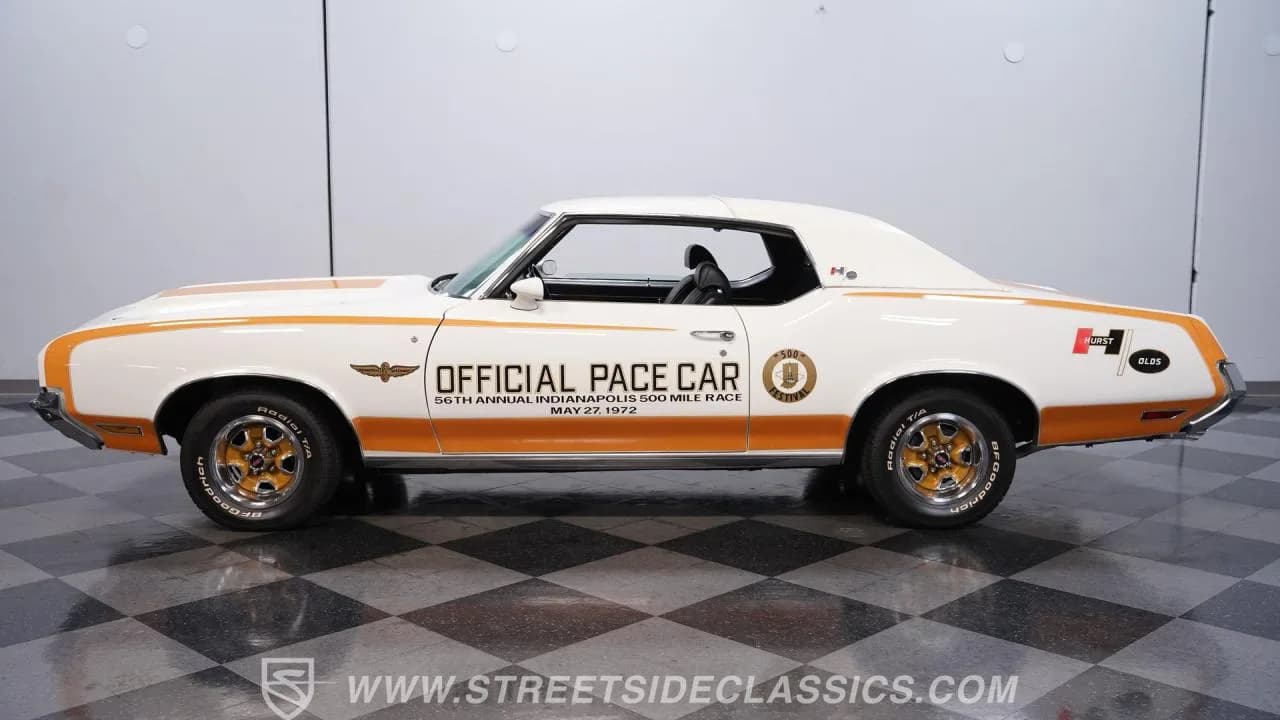 1972 Oldsmobile Cutlass Supreme Hurst/Olds Indy 500 Pace Car - Thumbnail 2