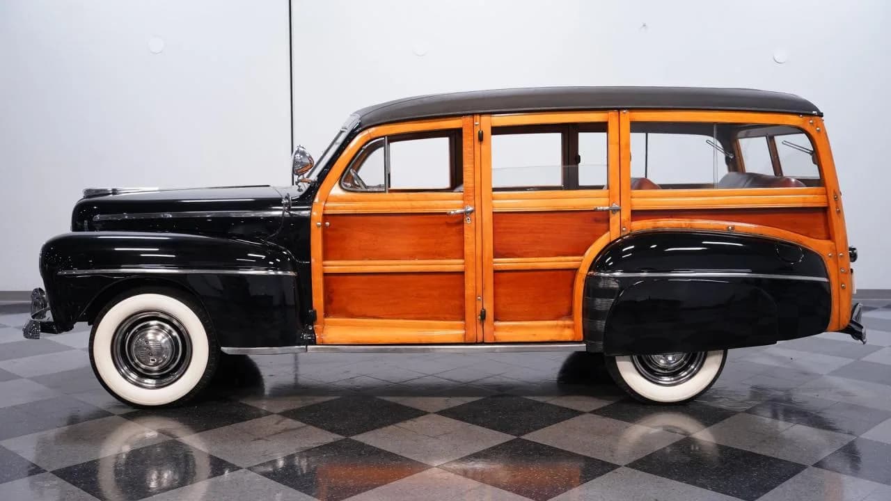 1947 Ford Super Deluxe Woodie Wagon - Thumbnail 2