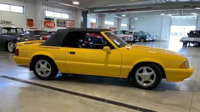 1993 Ford Mustang - Thumbnail 4