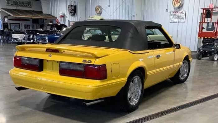 1993 Ford Mustang - Thumbnail 3