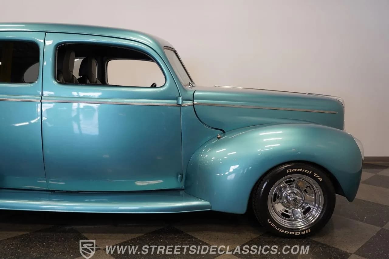 1940 Ford Deluxe - Thumbnail 6