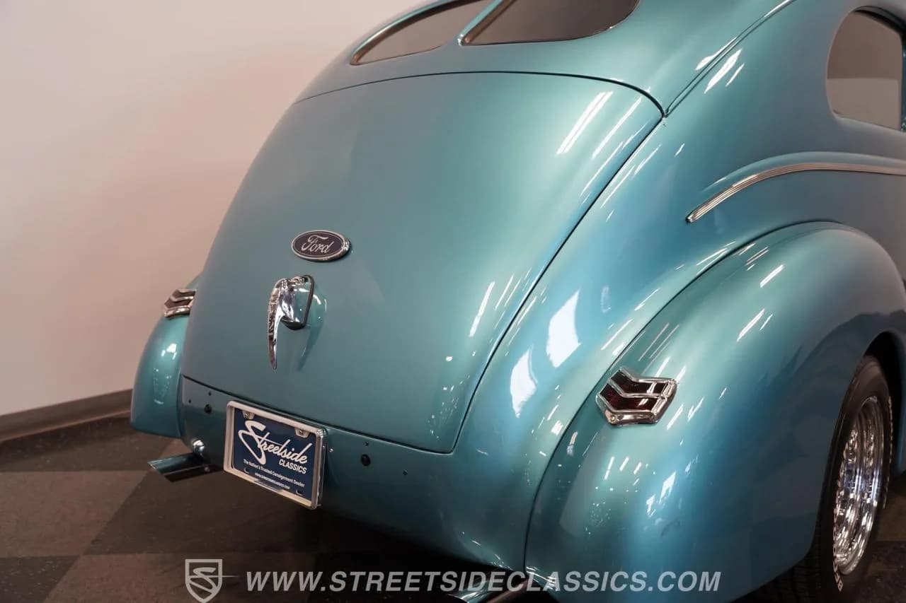 1940 Ford Deluxe - Thumbnail 3