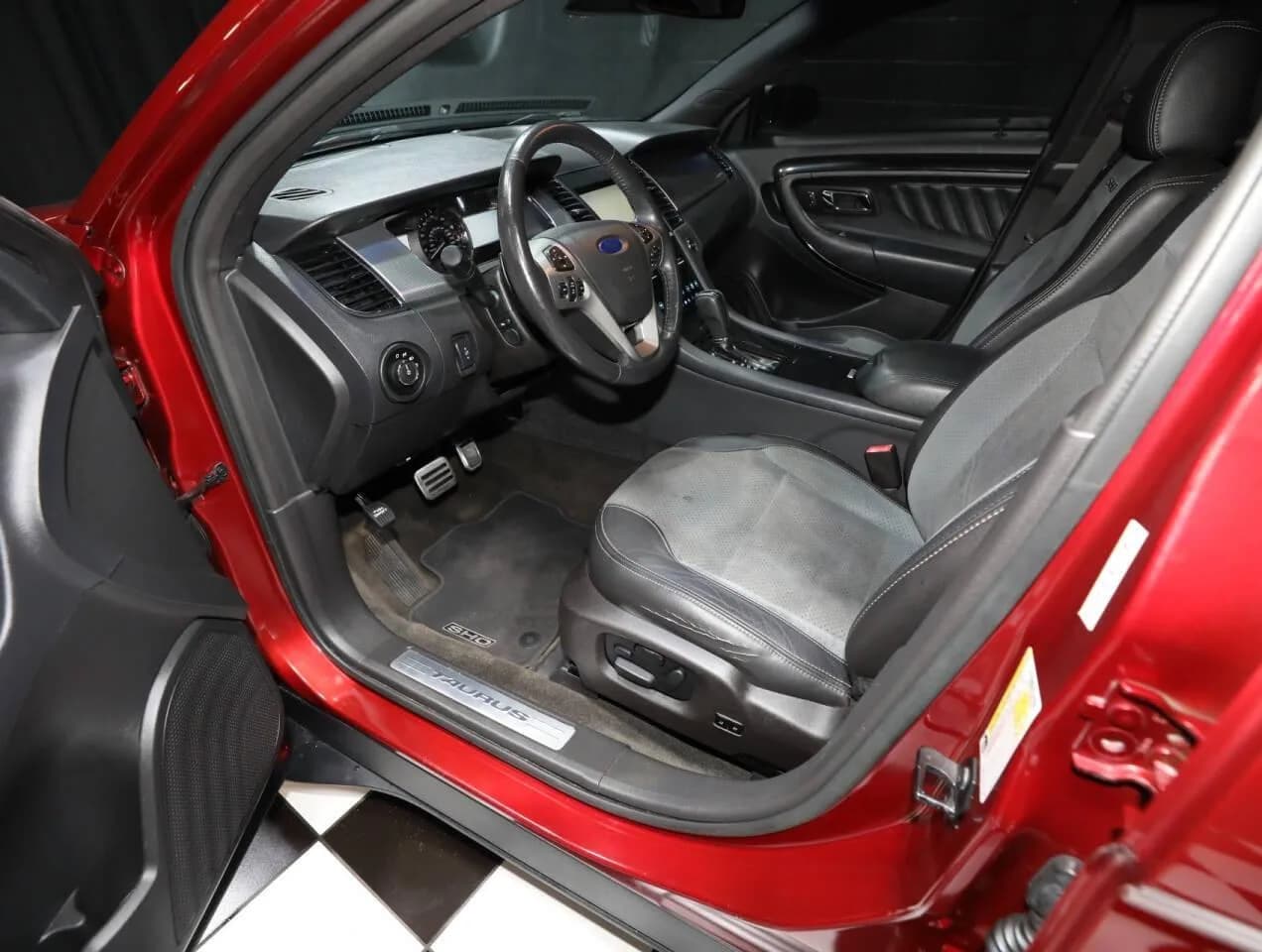2015 Ford Taurus - Thumbnail 3