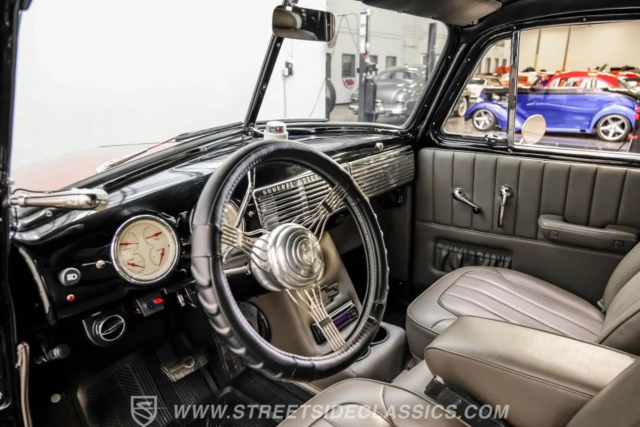 1953 Chevrolet Suburban Carry-All - Thumbnail 4