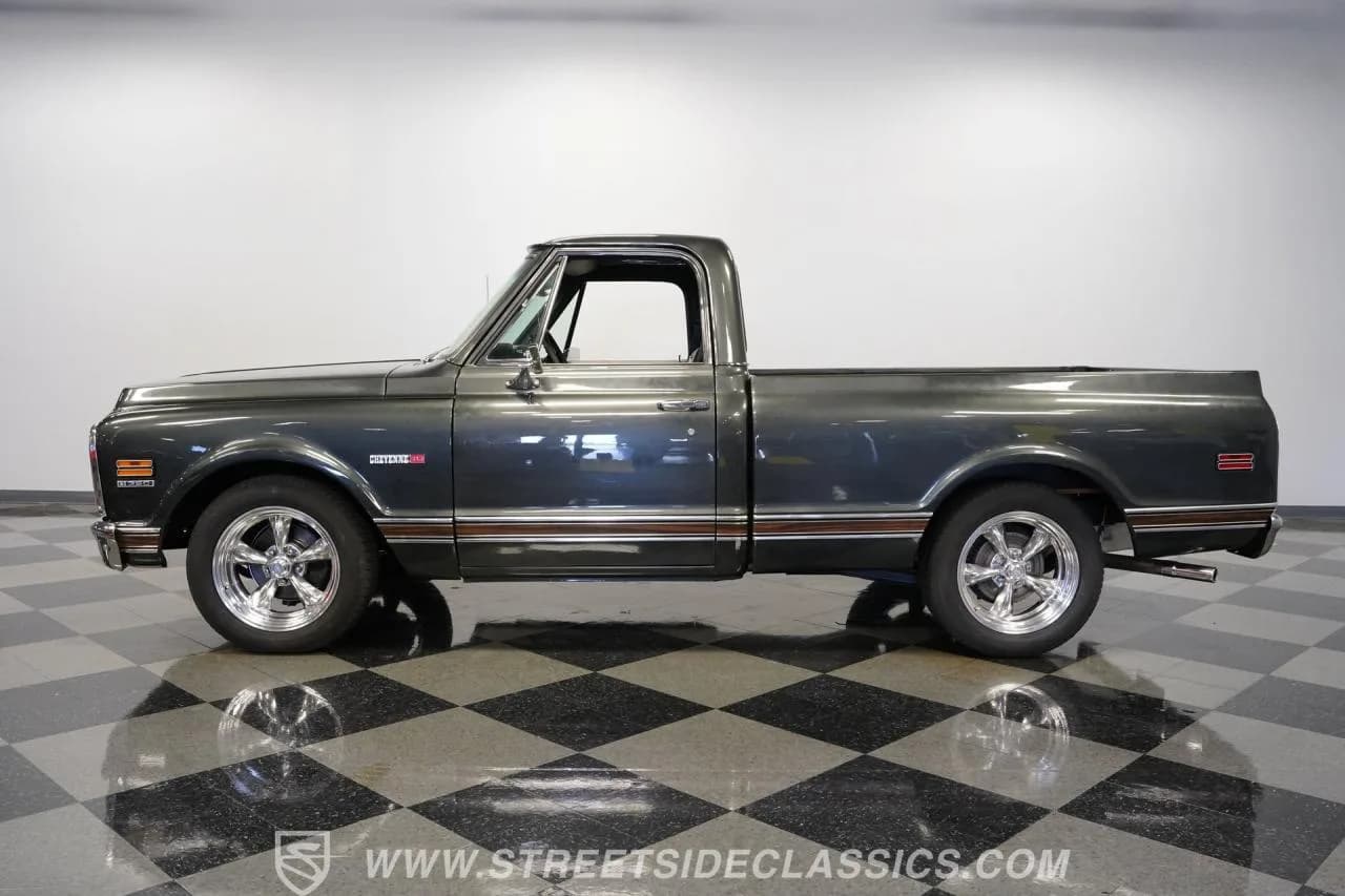 1971 Chevrolet C10 Cheyenne Super Restomod - Thumbnail 2