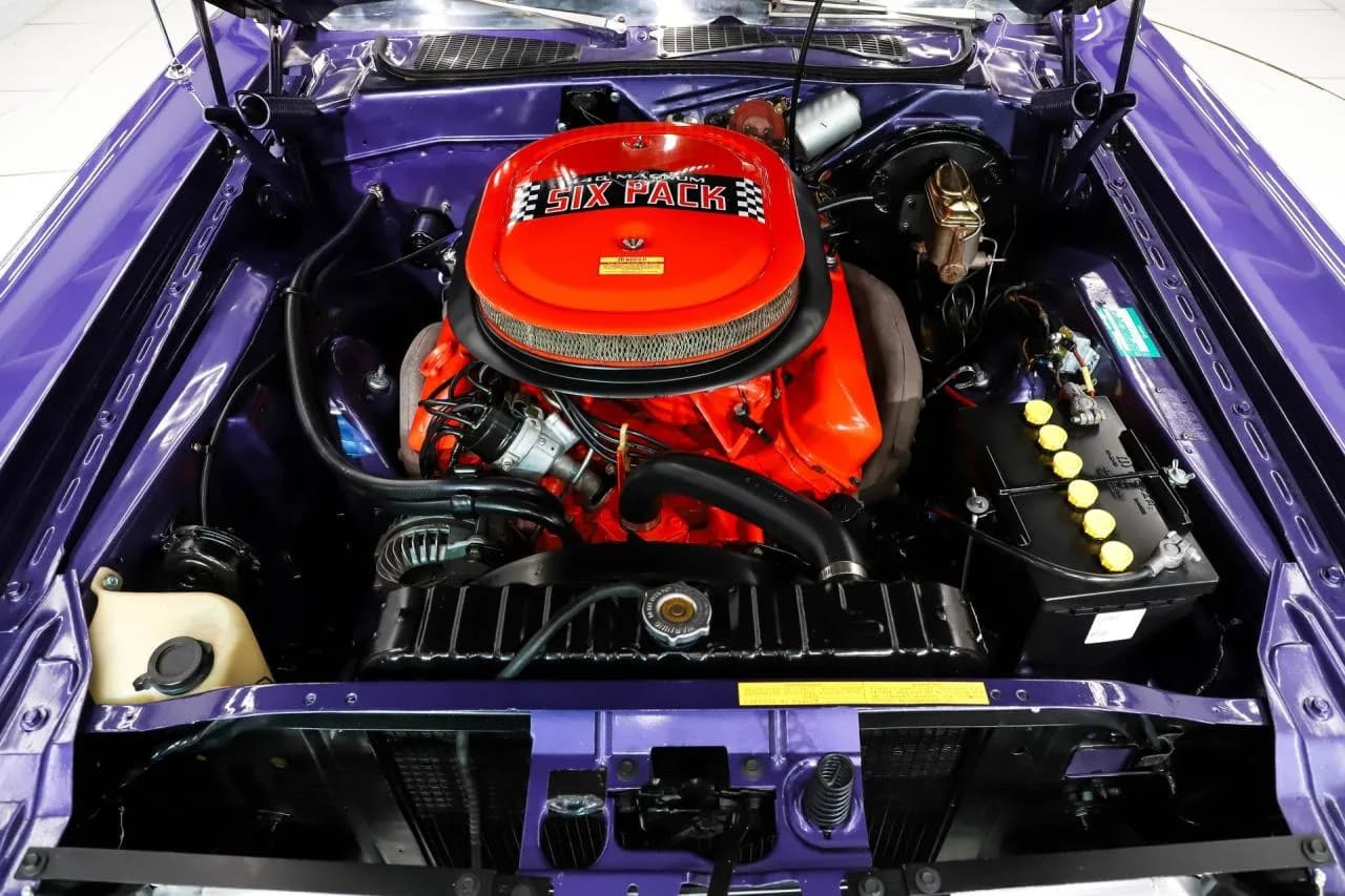 1970 Dodge Challenger R/T - Thumbnail 5