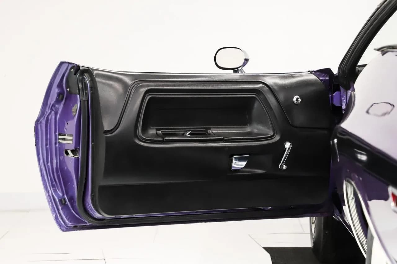 1970 Dodge Challenger R/T - Thumbnail 8