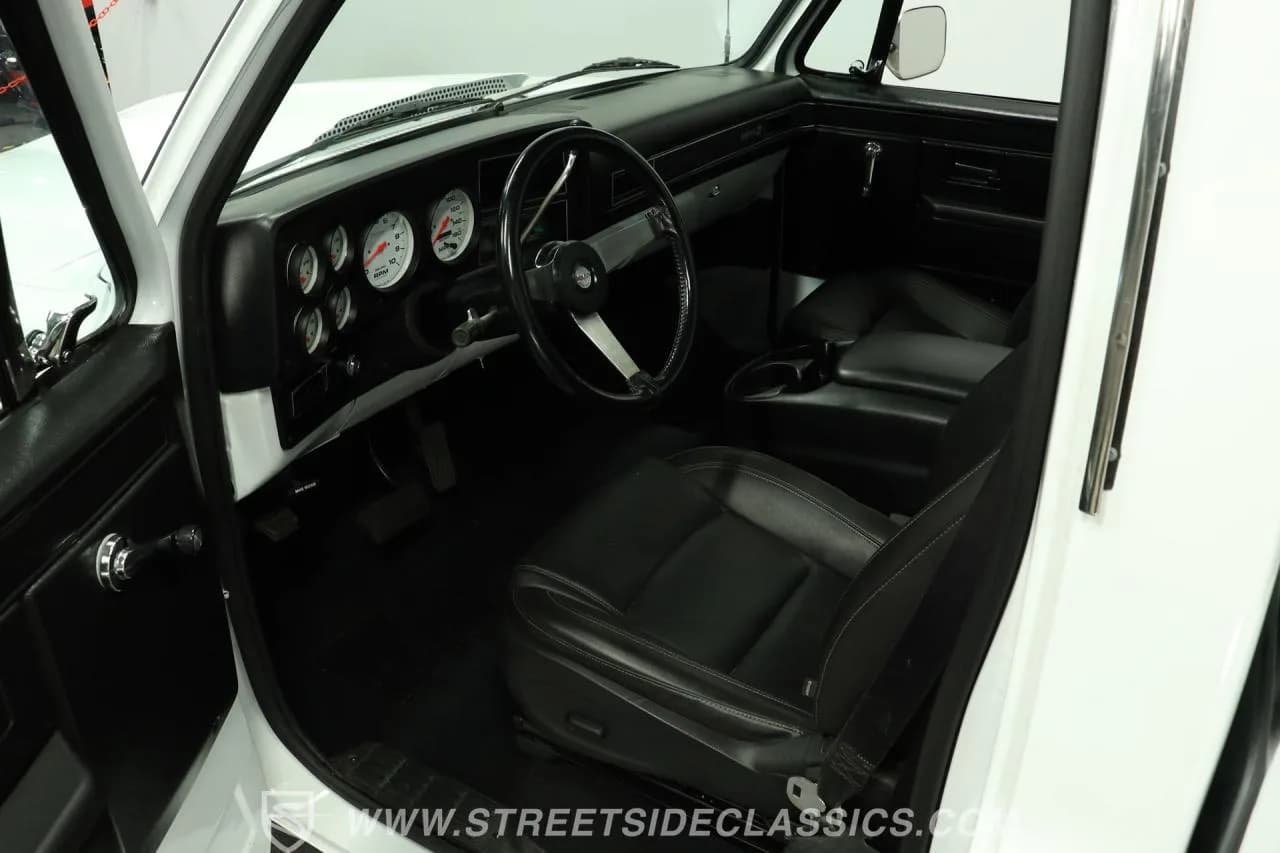 1986 GMC Sierra 1500 Restomod - Thumbnail 4