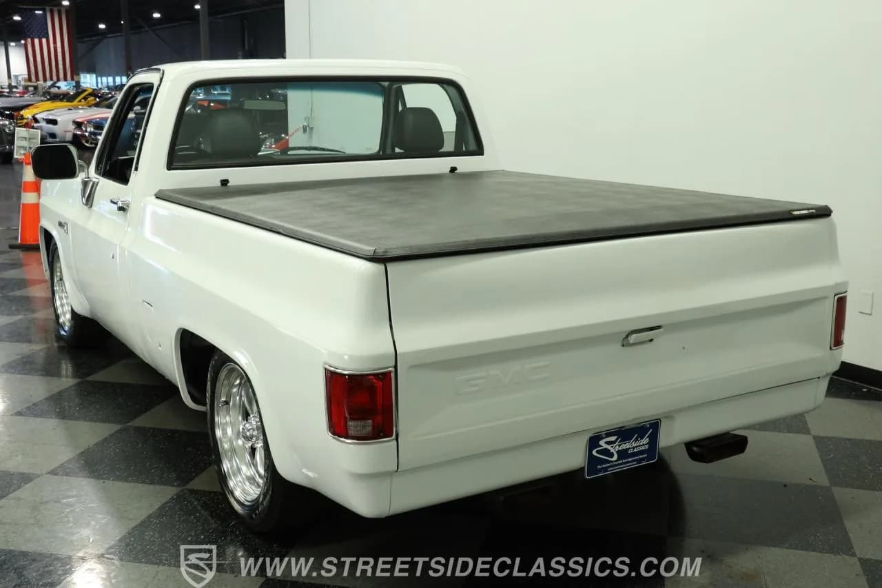 1986 GMC Sierra 1500 Restomod - Thumbnail 8