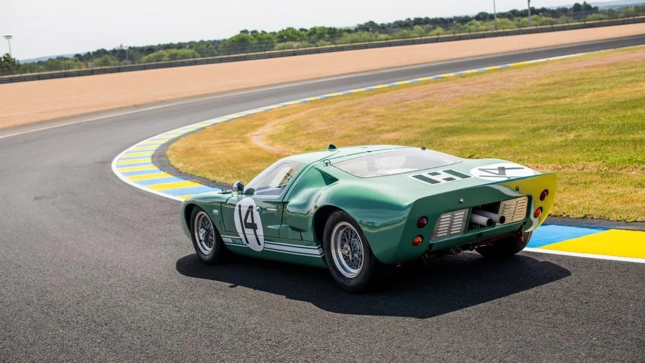 1965 Ford GT40 - Thumbnail 4