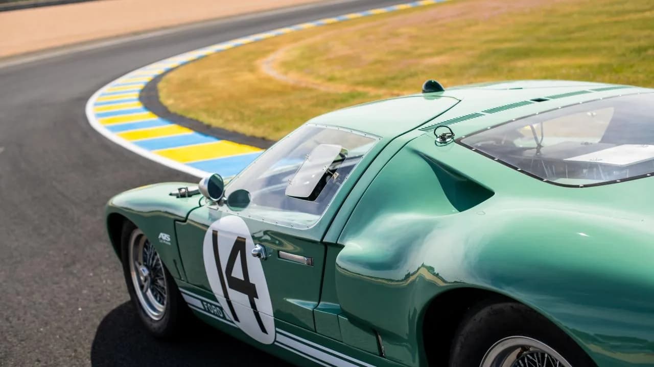 1965 Ford GT40 - Thumbnail 5
