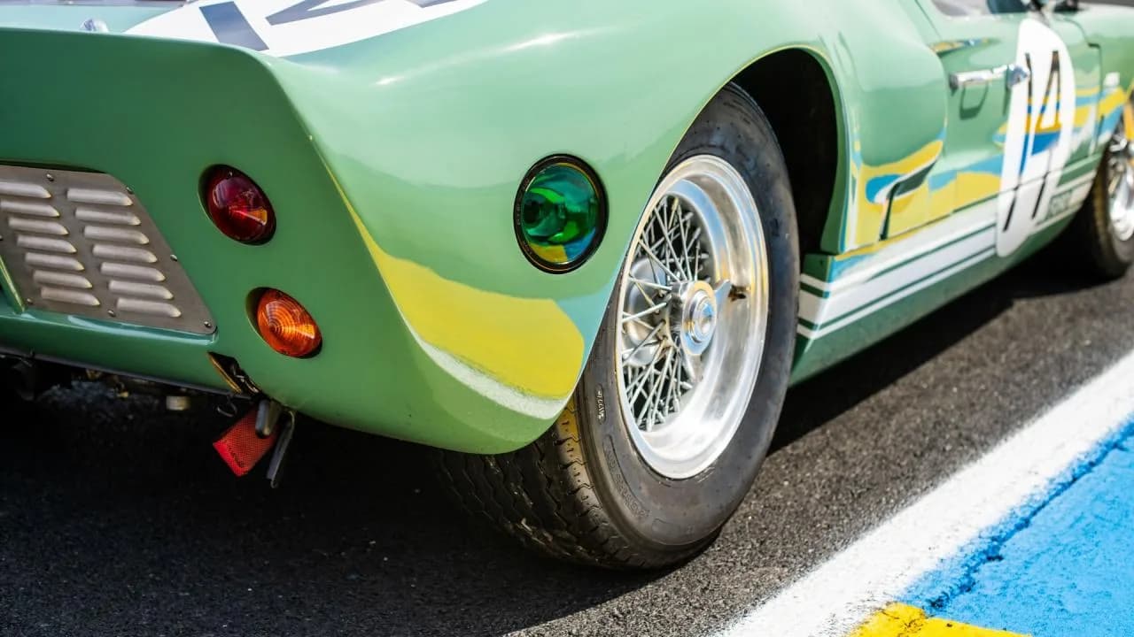 1965 Ford GT40 - Thumbnail 6