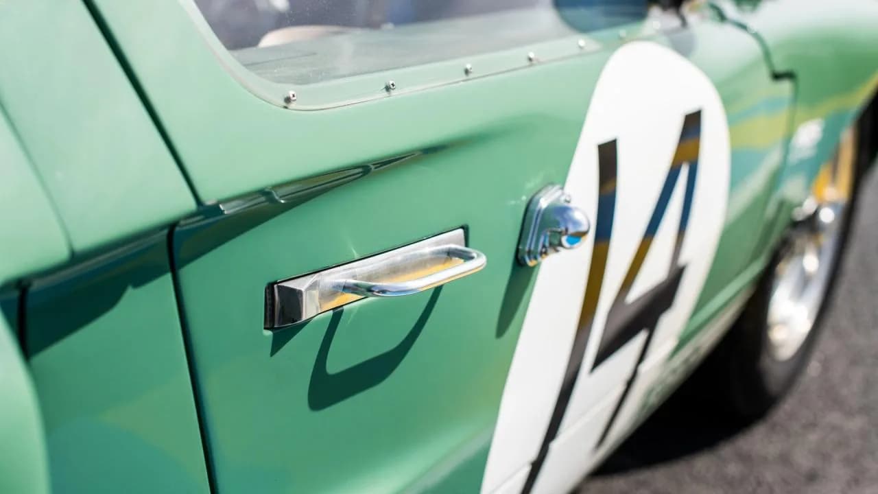 1965 Ford GT40 - Thumbnail 8