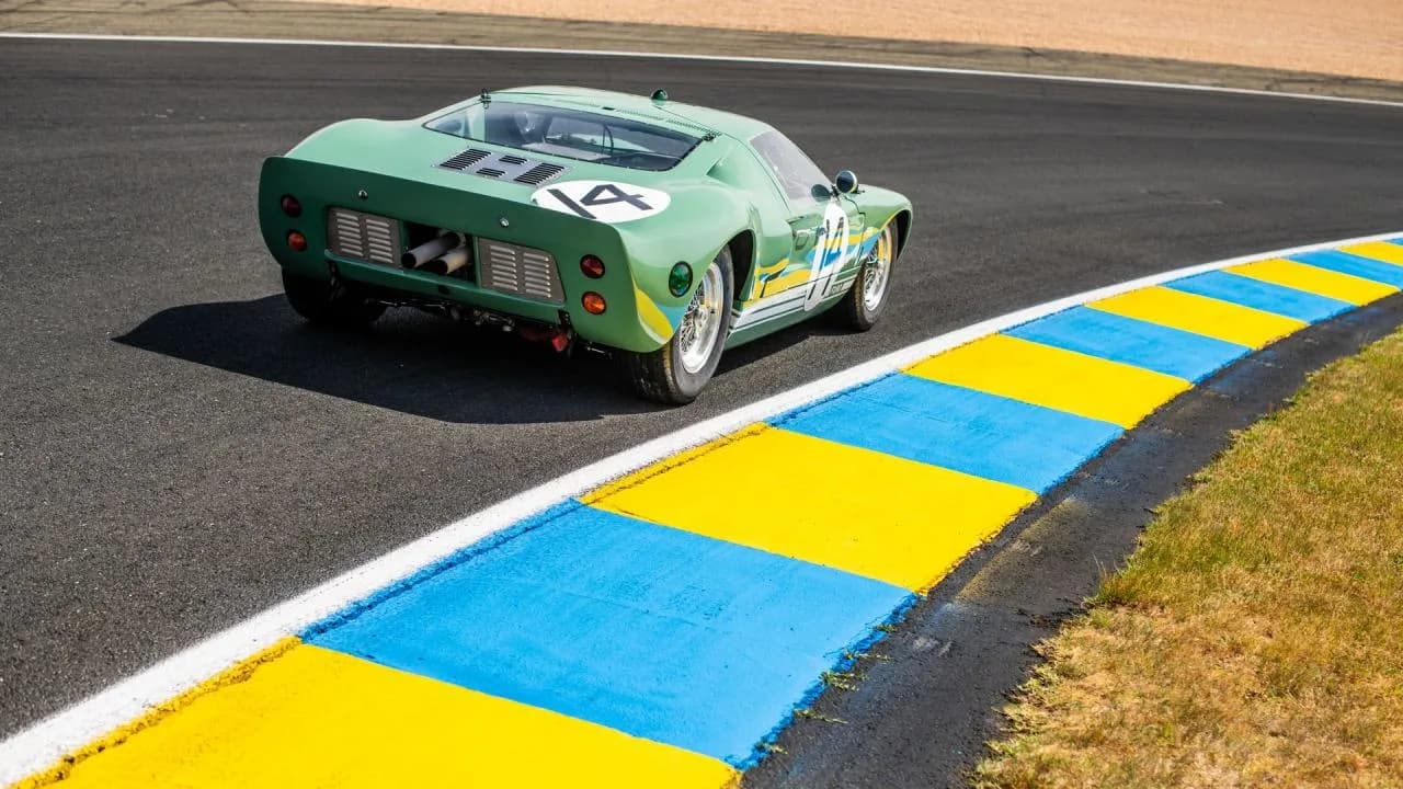 1965 Ford GT40 - Thumbnail 2