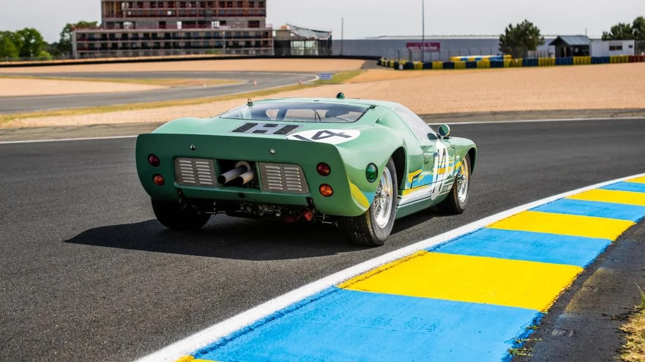 1965 Ford GT40 - Thumbnail 3