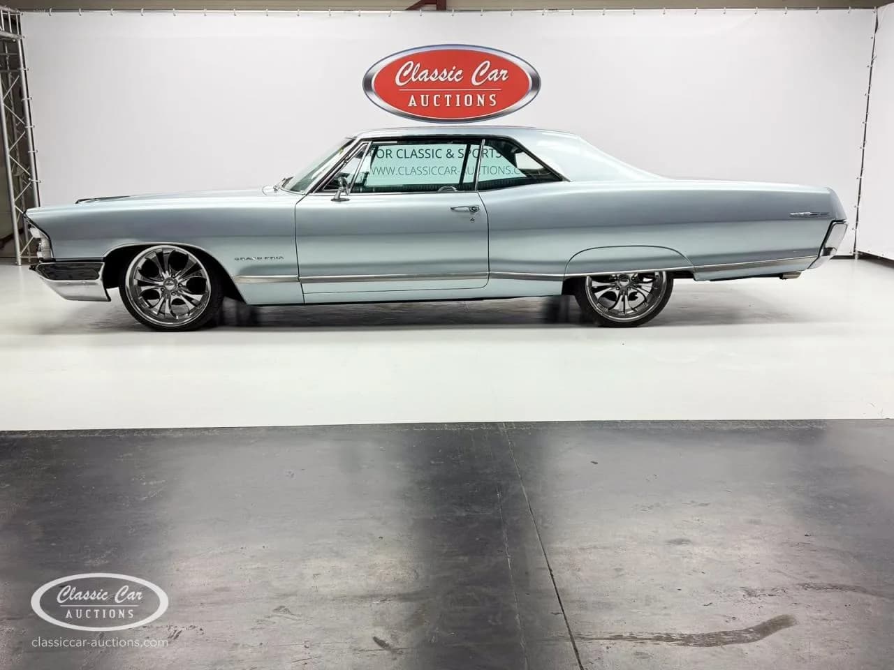 1965 Pontiac Grand Prix - Thumbnail 6