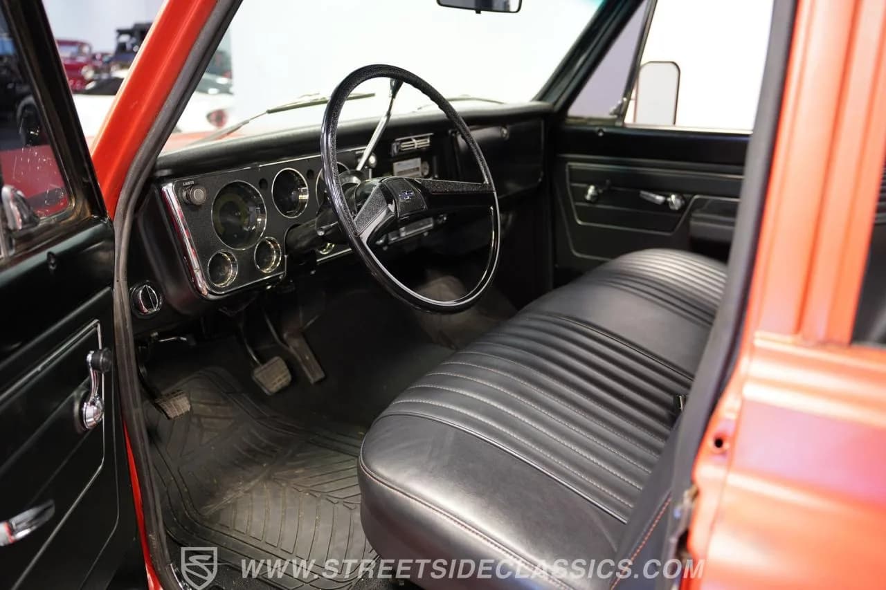 1972 Chevrolet Suburban Patina Restomod - Thumbnail 4