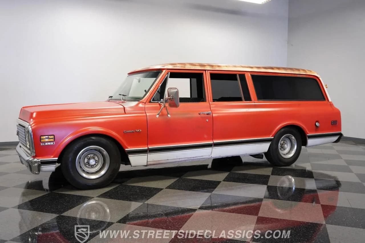 1972 Chevrolet Suburban Patina Restomod - Thumbnail 7