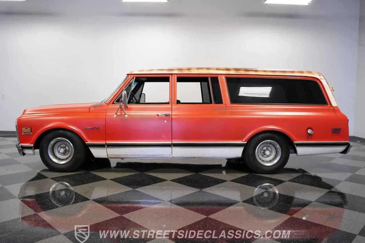 1972 Chevrolet Suburban Patina Restomod - Thumbnail 2