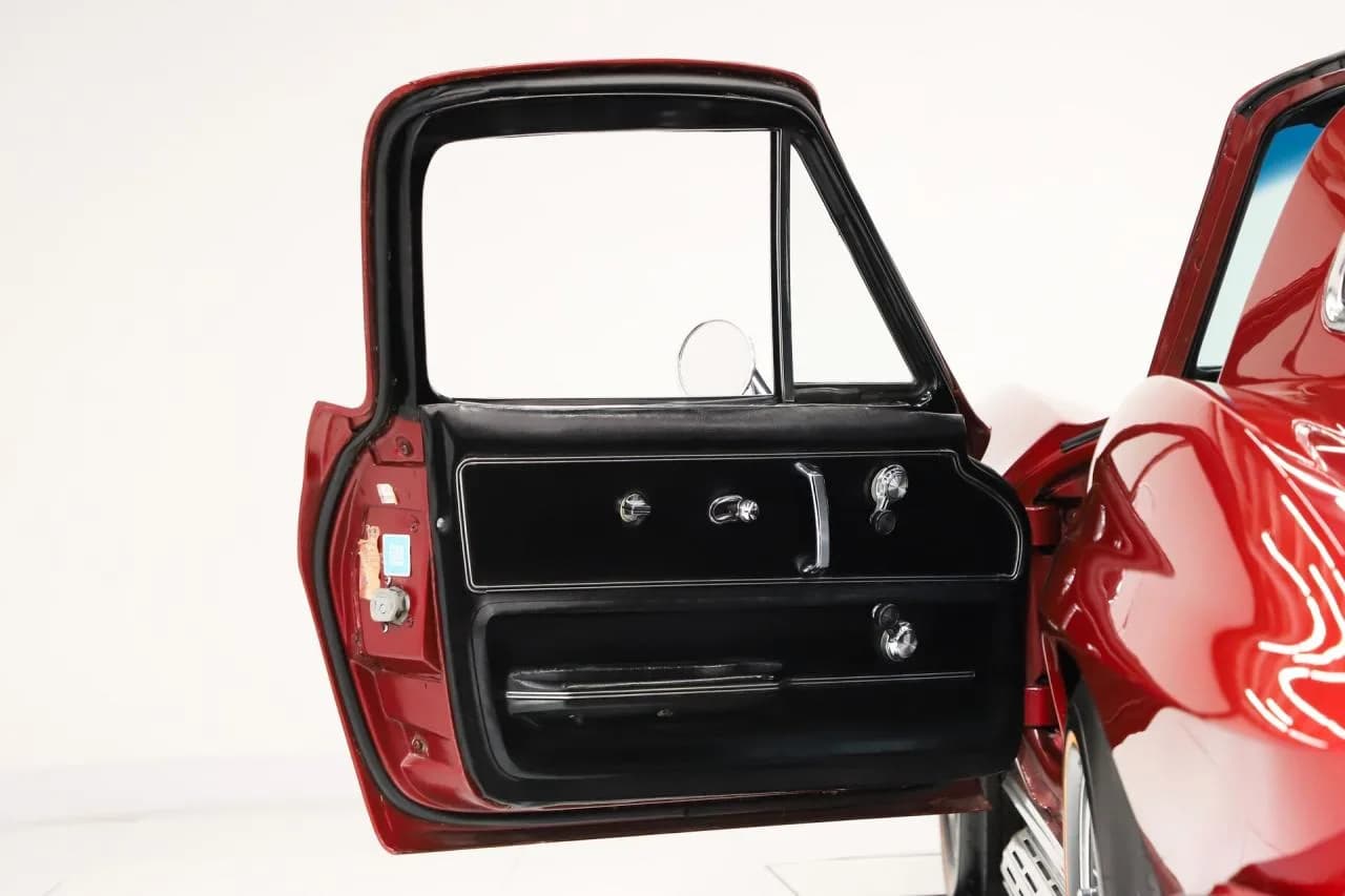 1967 Chevrolet Corvette - Thumbnail 8