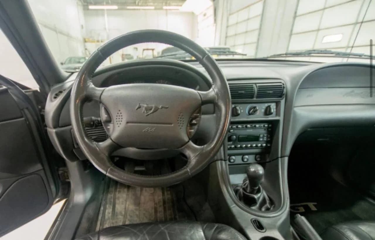 2002 Ford Mustang - Thumbnail 5