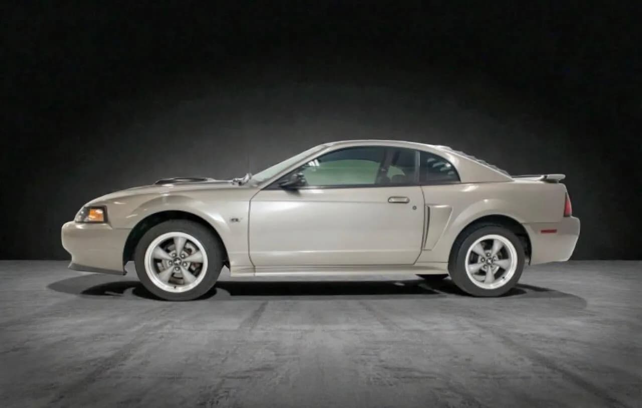 2002 Ford Mustang - Thumbnail 3