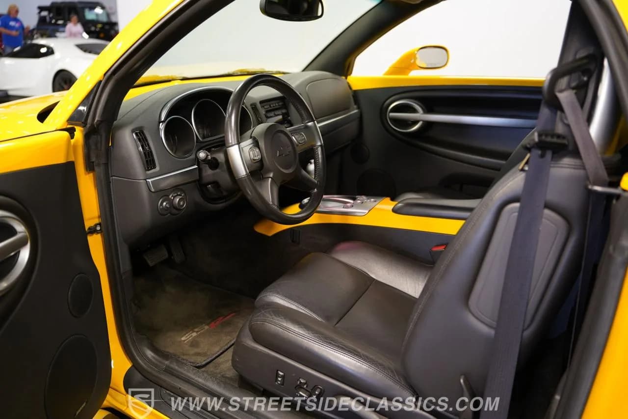 2004 Chevrolet SSR - Thumbnail 4