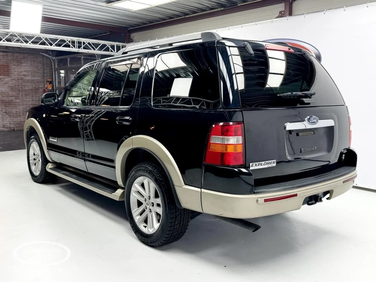 2007 Ford Explorer - Thumbnail 6