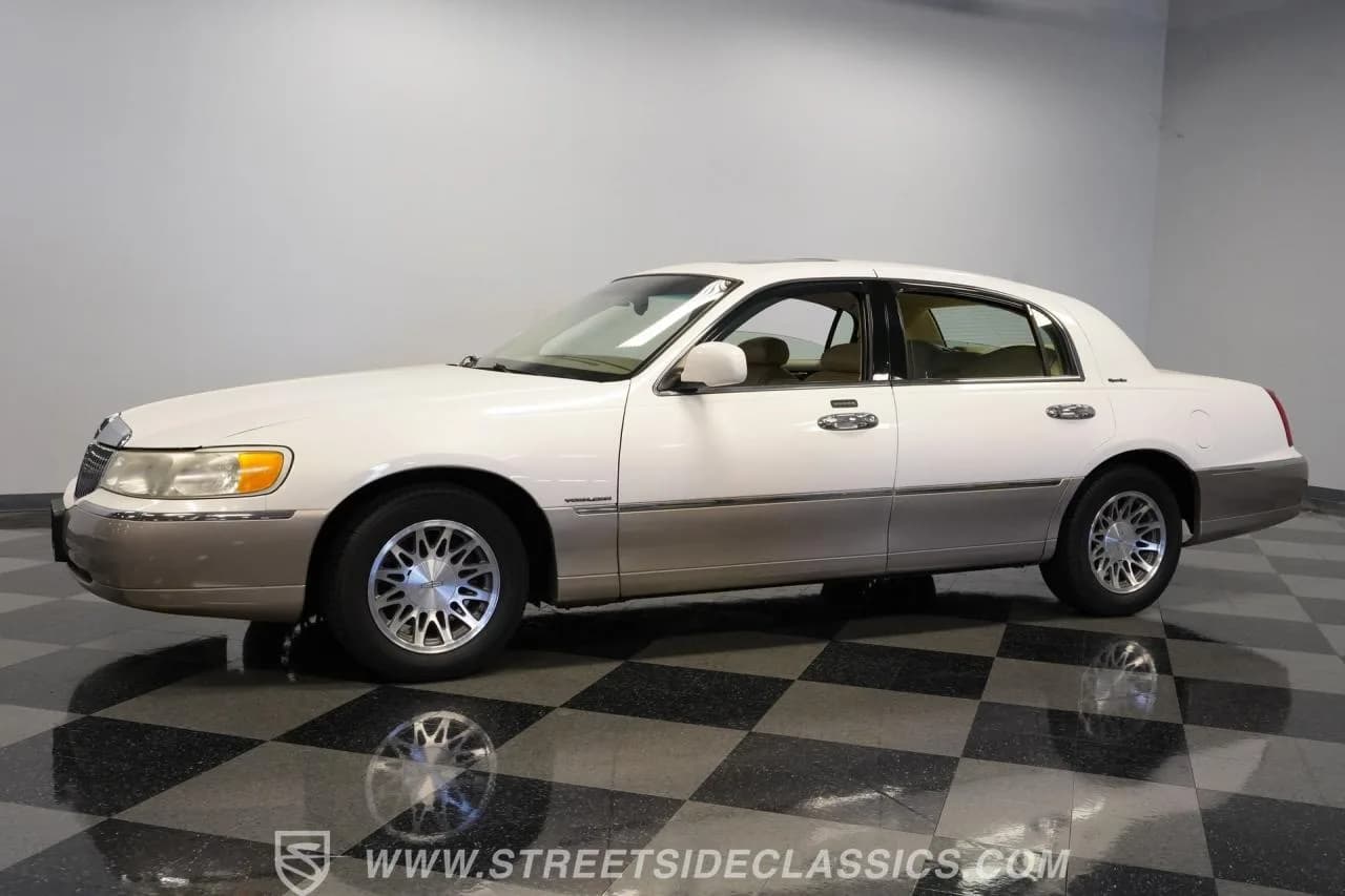 2000 Lincoln Town Car Signature Series - Thumbnail 7