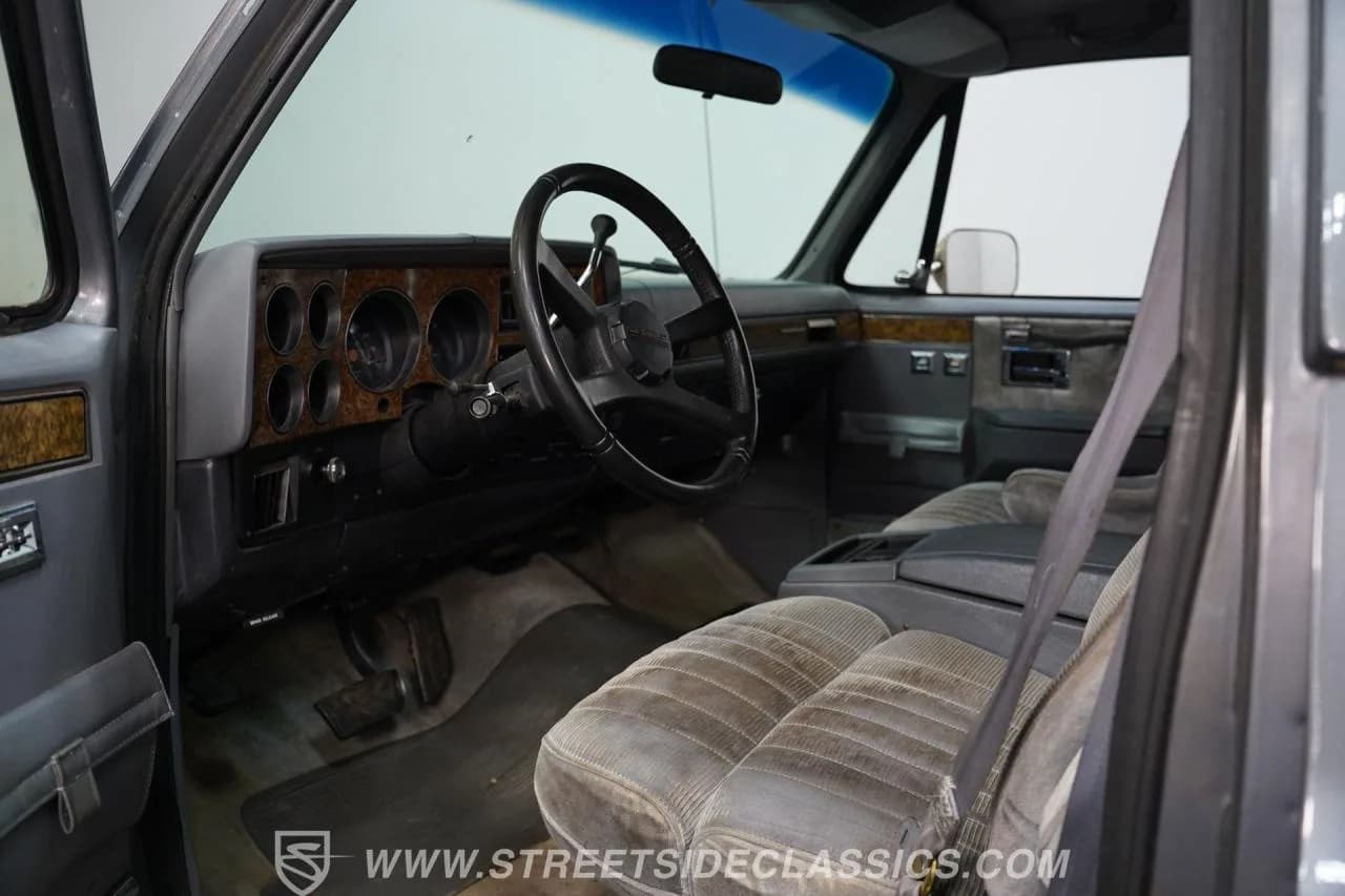 1990 Chevrolet Suburban - Thumbnail 4